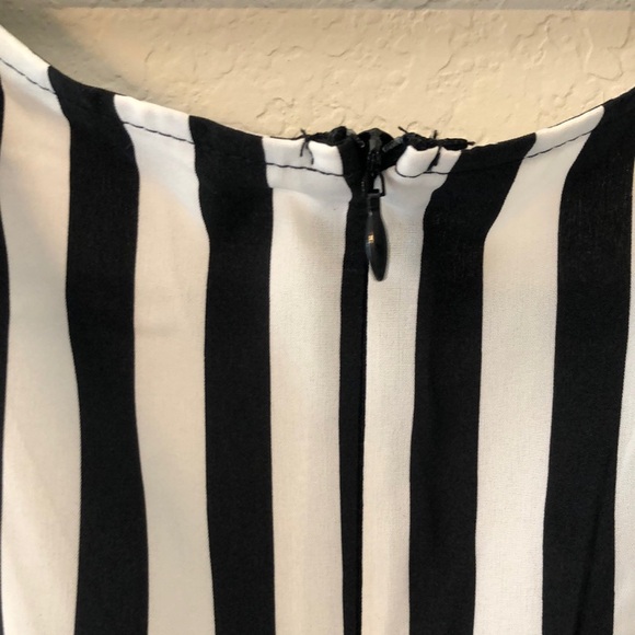 BloomChic Black and White Striped Jumpsuit 18-20 NWT - Picture 6 of 9